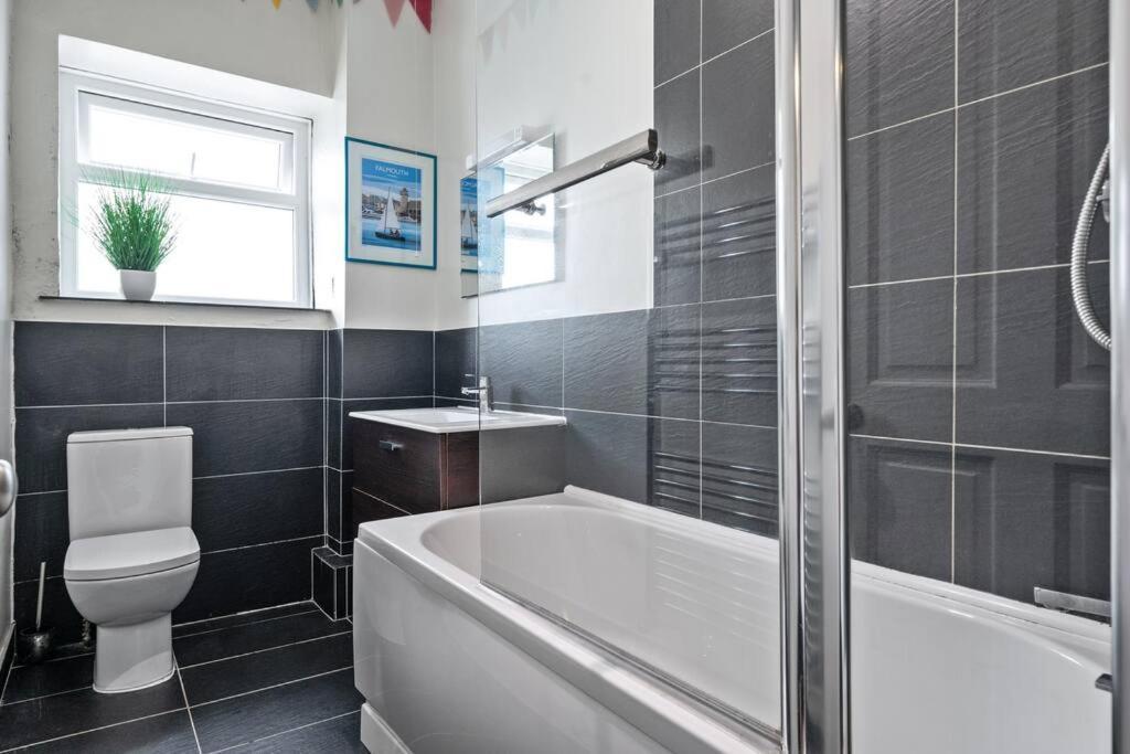 Pendennis - Bright Victorian Flat, Sea Views & Close To Beach Falmouth Dış mekan fotoğraf