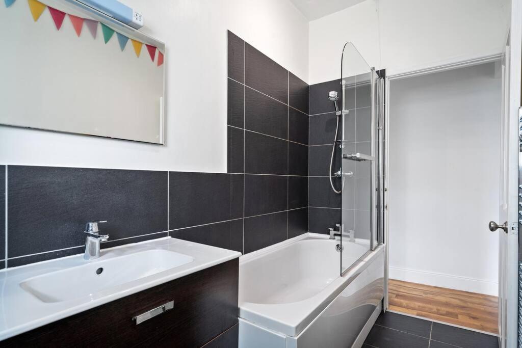 Pendennis - Bright Victorian Flat, Sea Views & Close To Beach Falmouth Dış mekan fotoğraf